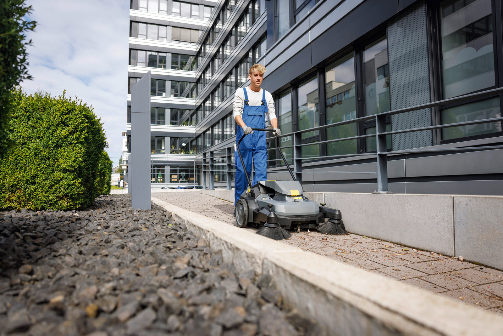 Karcher KM 70/30 C BP Pack 2SB Floor Sweeper image 5