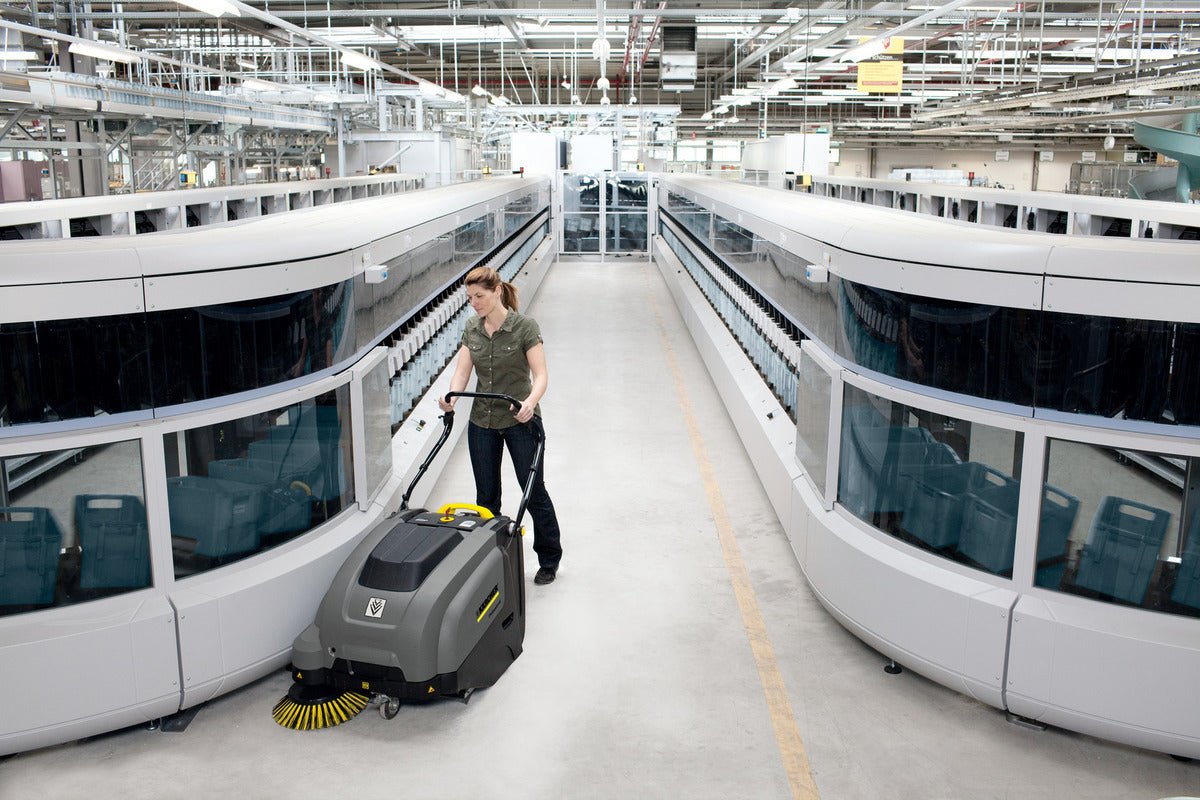 Karcher KM 75/40 W BP Floor Commercial Sweeper image 3