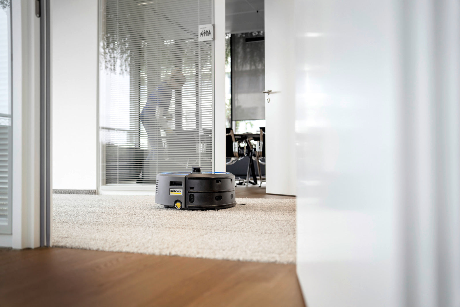 Karcher Autonomous Vacuum Cleaner KIRA CV50 image 9