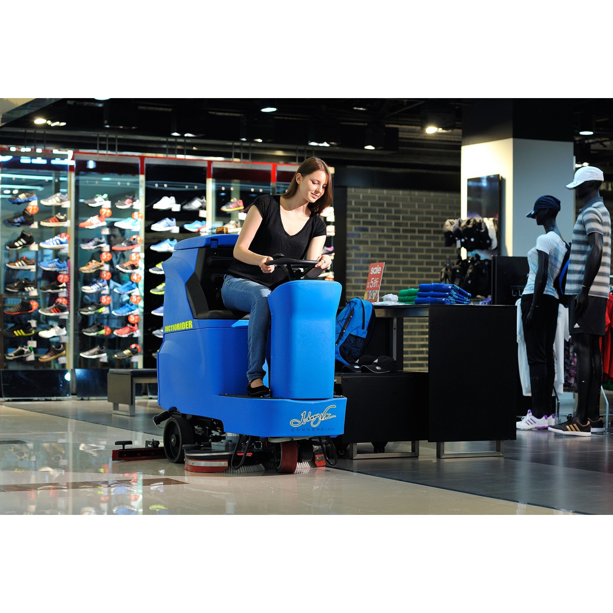 Johnny Vac JVC110RIDERN Auto Floor Scrubber image 1