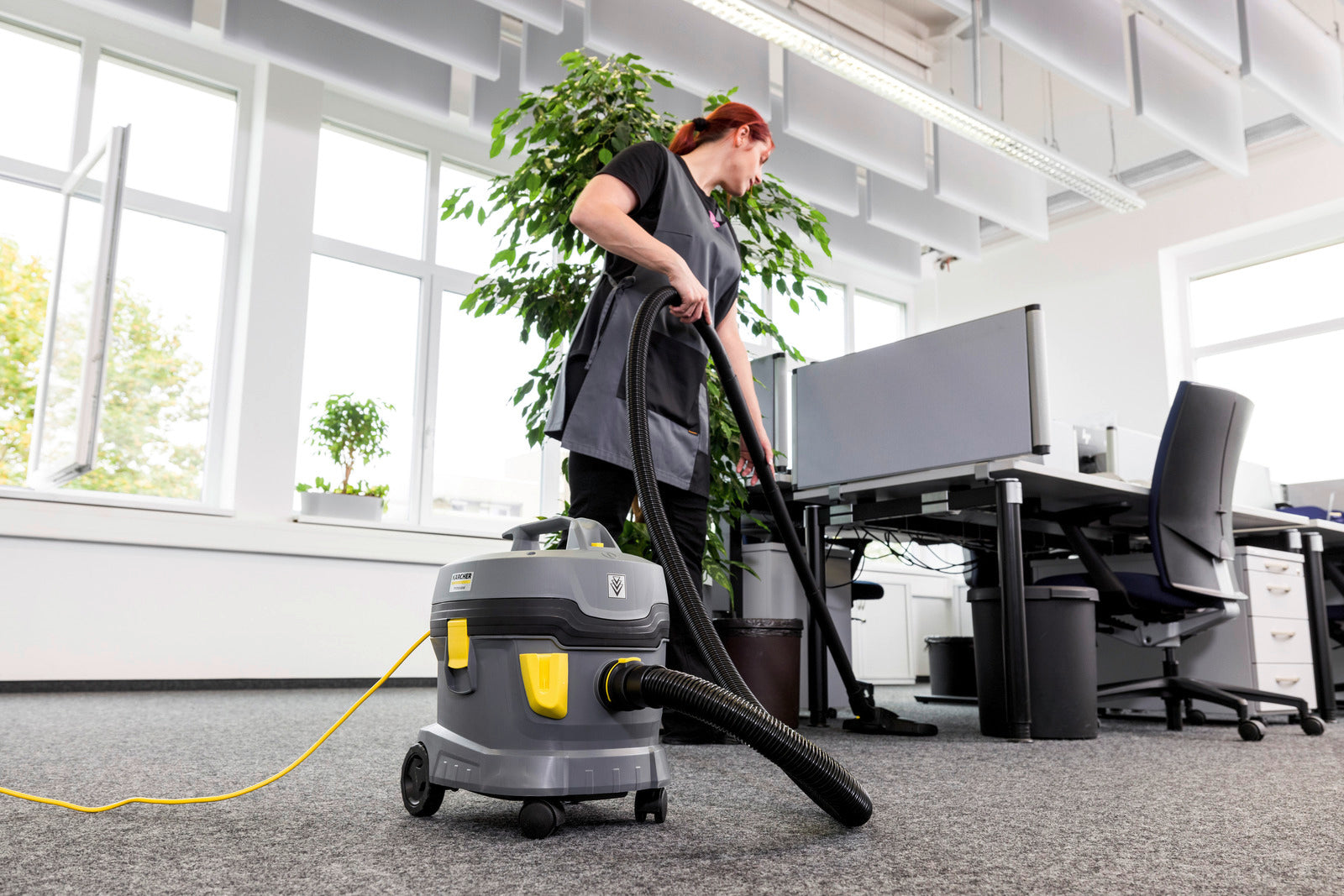 Karcher T 111 Bp Cordless Canister Vacuum Cleaner