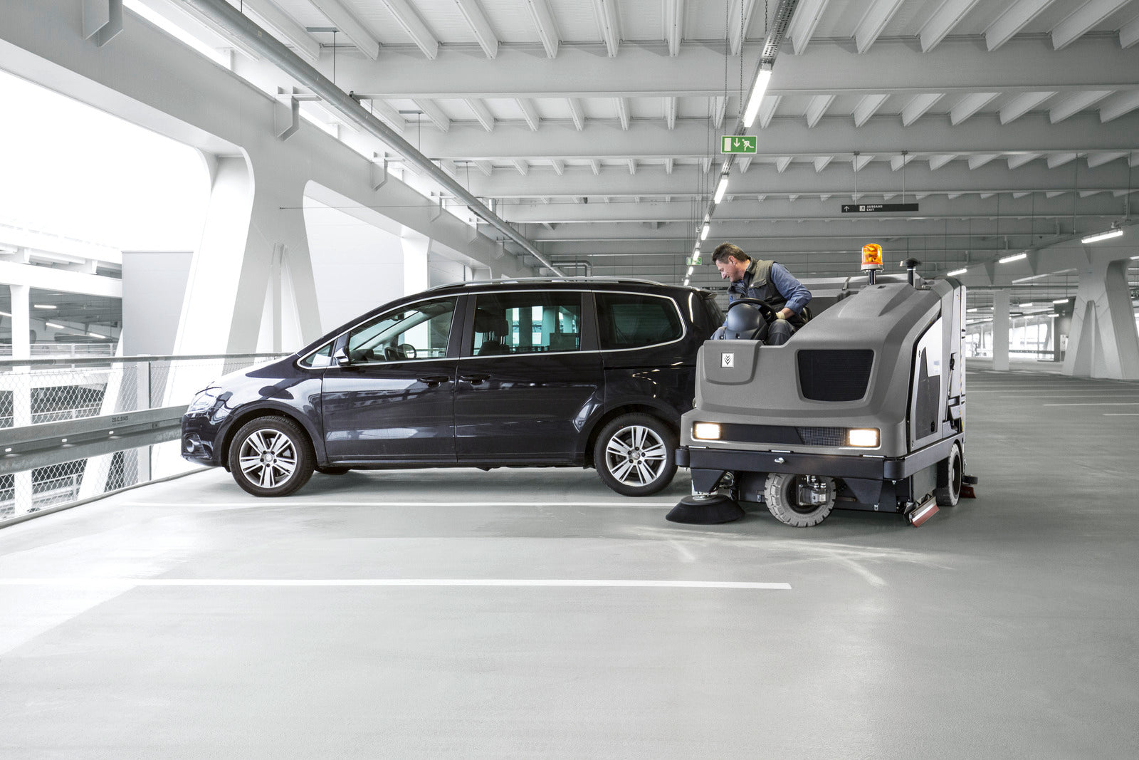 Karcher B 300 R I LPG + SB Right Scrubber Drier image 1