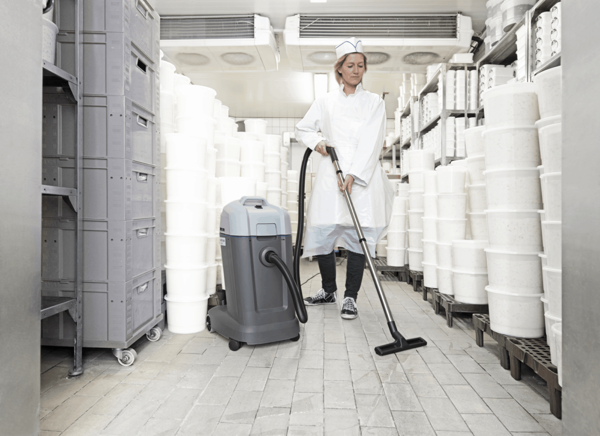 Nilfisk VL500-35 EDF 120V/60Hz Wet & Dry Vacuum image 1